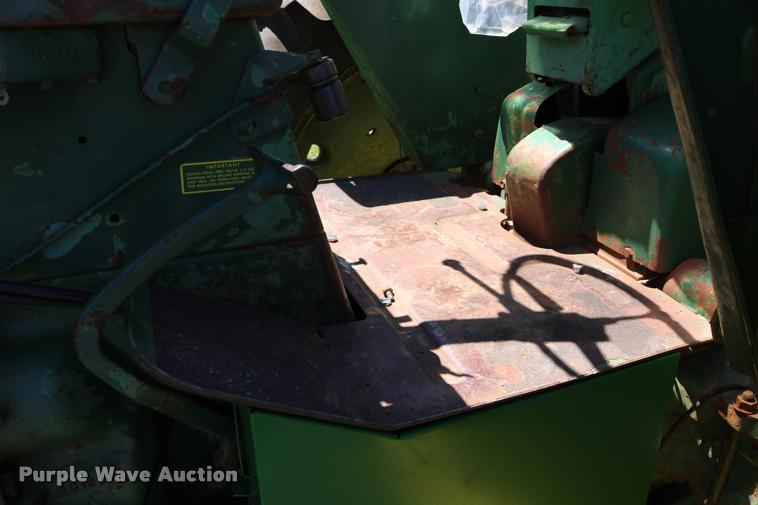 image for item DB9265 1962 John Deere 3010 tractor