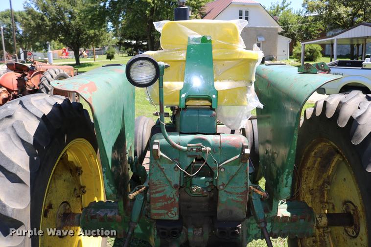 image for item DB9265 1962 John Deere 3010 tractor
