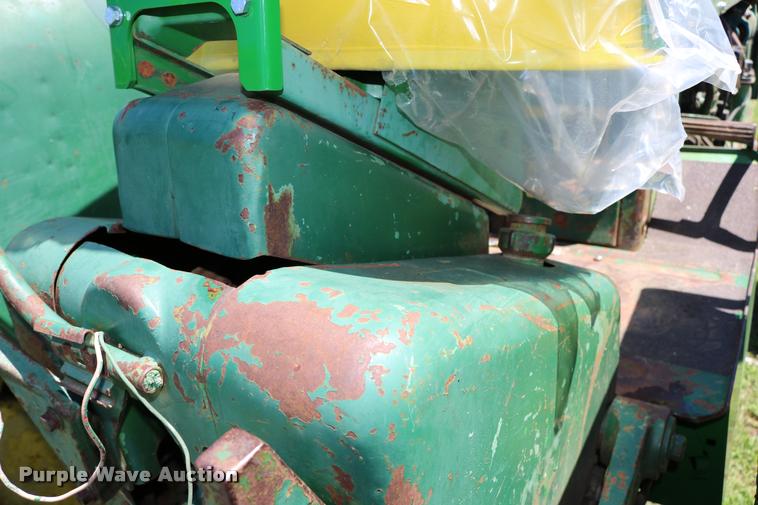 image for item DB9265 1962 John Deere 3010 tractor