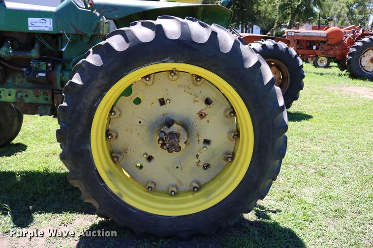 image for item DB9265 1962 John Deere 3010 tractor