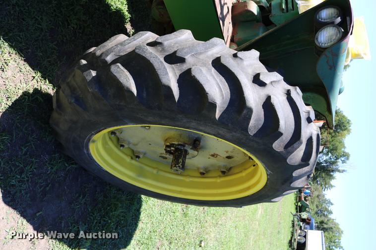 image for item DB9265 1962 John Deere 3010 tractor