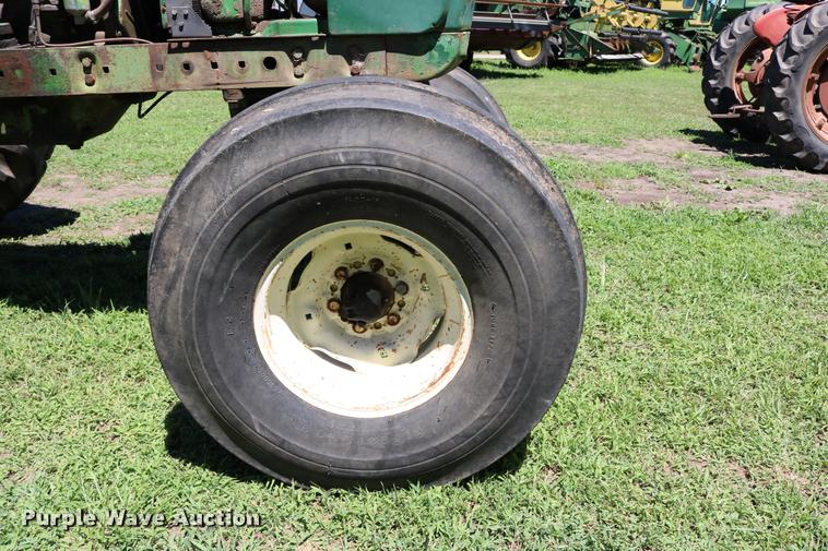 image for item DB9265 1962 John Deere 3010 tractor