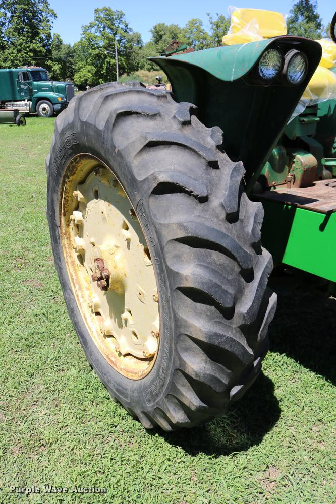 image for item DB9265 1962 John Deere 3010 tractor