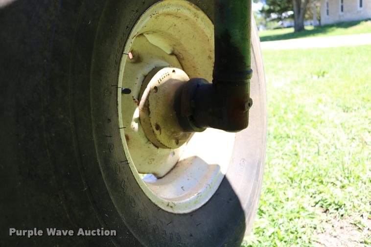 image for item DB9265 1962 John Deere 3010 tractor