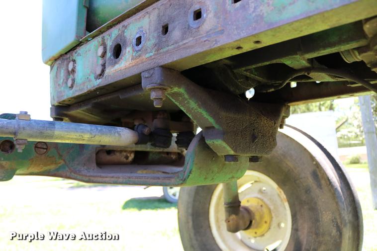 image for item DB9265 1962 John Deere 3010 tractor