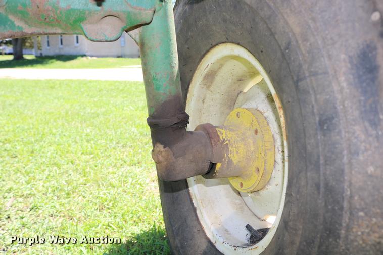 image for item DB9265 1962 John Deere 3010 tractor