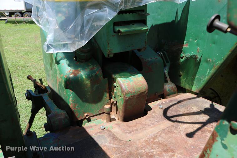 image for item DB9265 1962 John Deere 3010 tractor