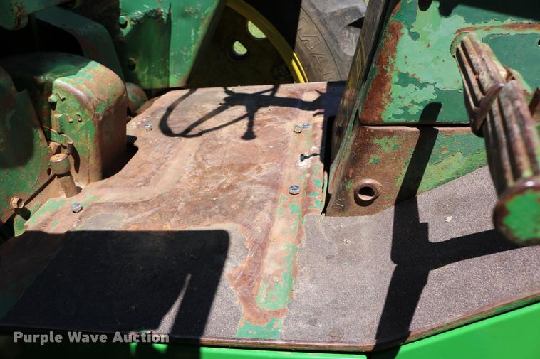 image for item DB9265 1962 John Deere 3010 tractor