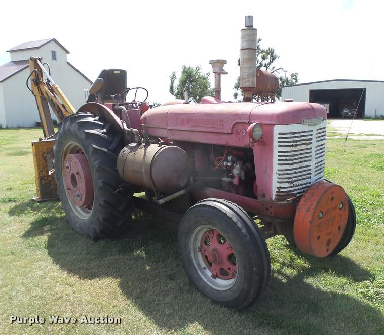 image for item DC3942 1946 McCormick-Deering W-9 tractor
