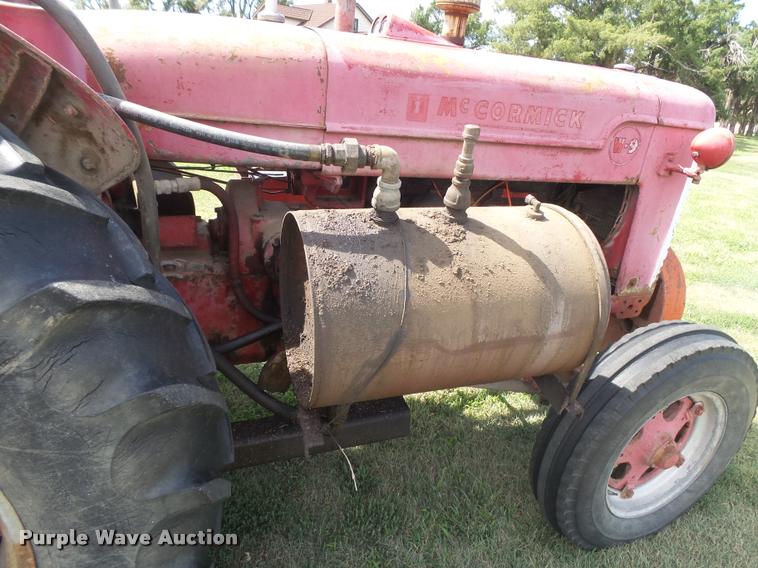 image for item DC3942 1946 McCormick-Deering W-9 tractor