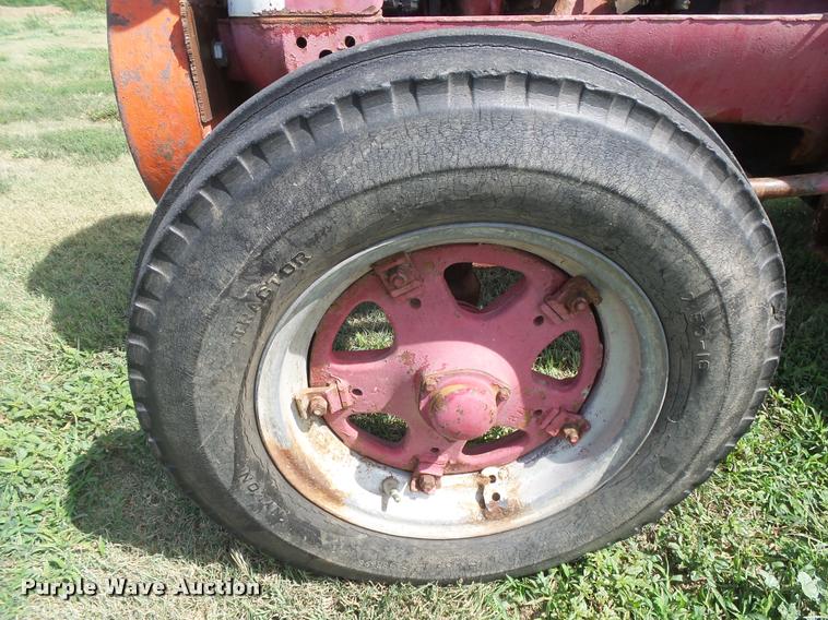 image for item DC3942 1946 McCormick-Deering W-9 tractor