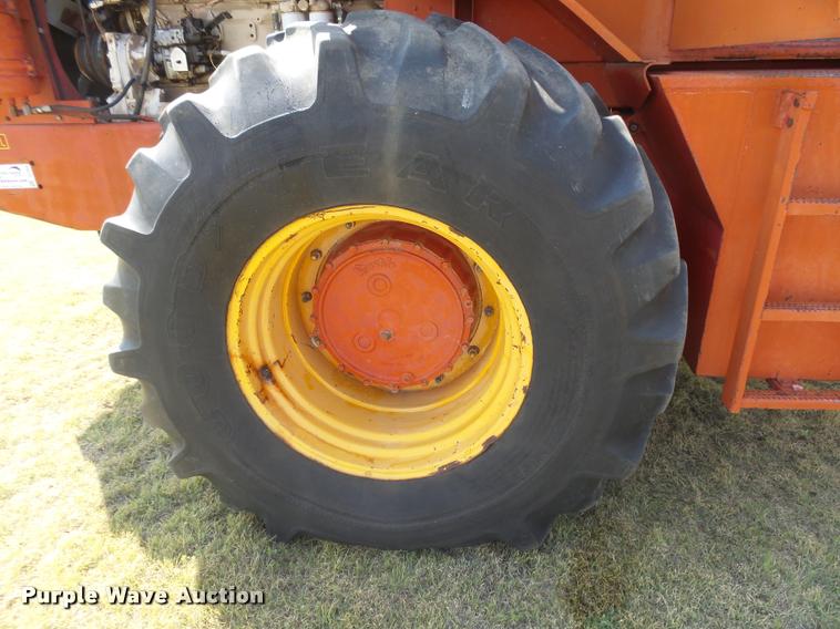 image for item DC3958 1976 Versatile 800 4WD tractor