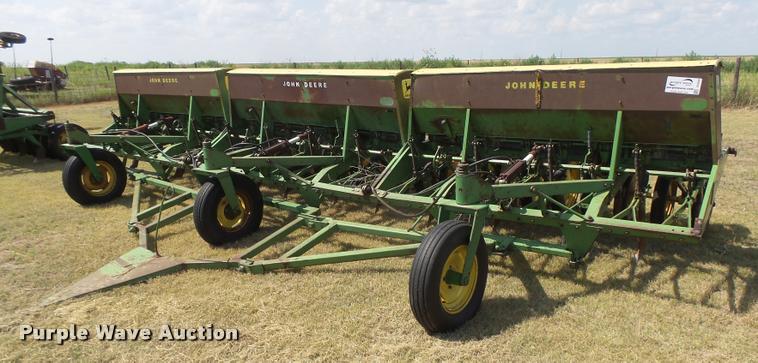 image for item DC3959 John Deere LZ hoe drill