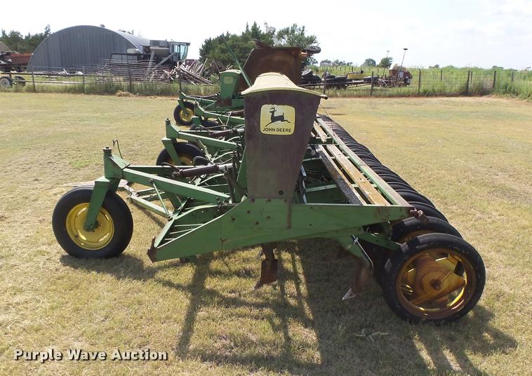image for item DC3959 John Deere LZ hoe drill