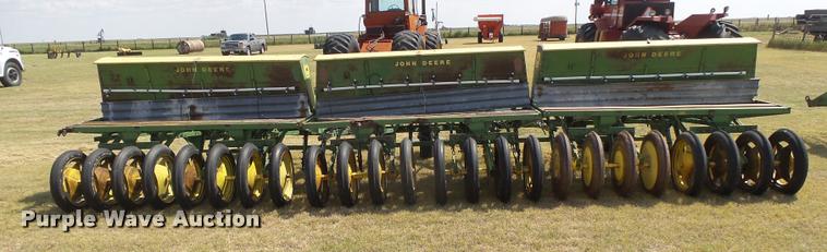 image for item DC3959 John Deere LZ hoe drill