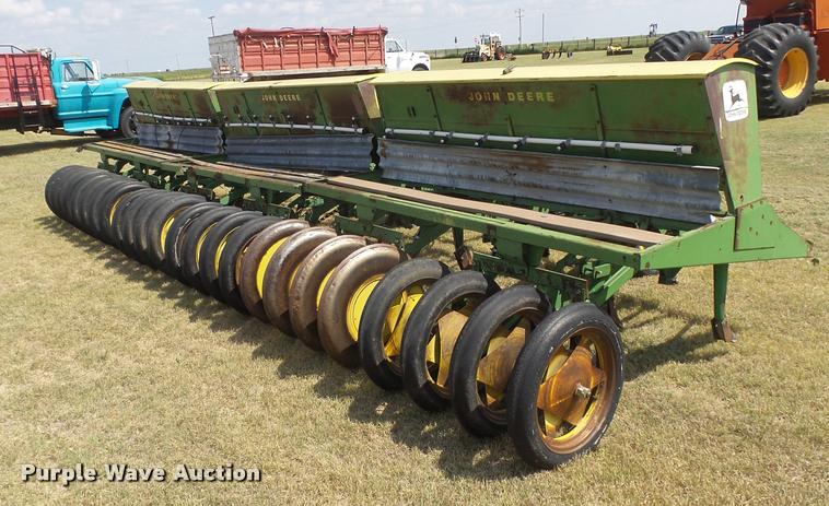 image for item DC3959 John Deere LZ hoe drill