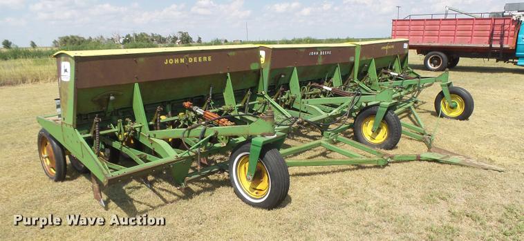 image for item DC3959 John Deere LZ hoe drill