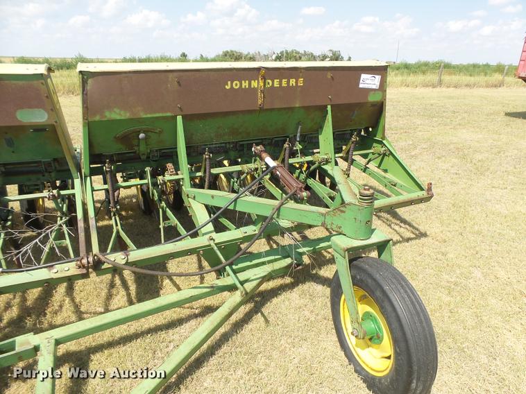 image for item DC3959 John Deere LZ hoe drill