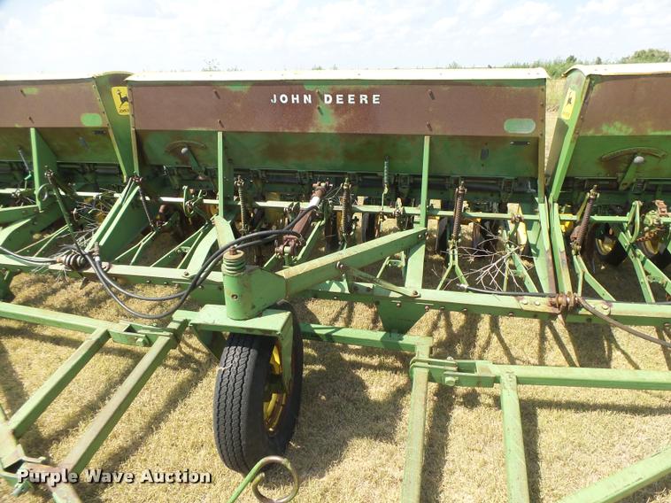 image for item DC3959 John Deere LZ hoe drill