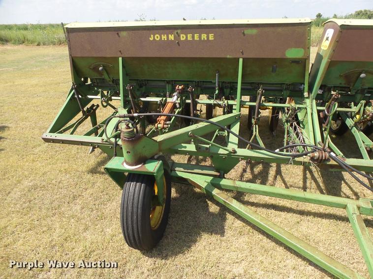 image for item DC3959 John Deere LZ hoe drill