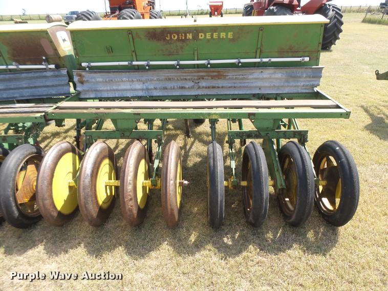 image for item DC3959 John Deere LZ hoe drill