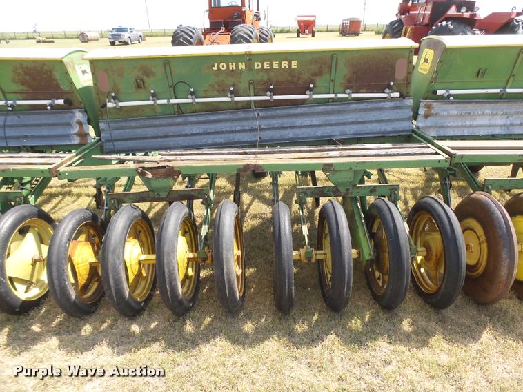 image for item DC3959 John Deere LZ hoe drill