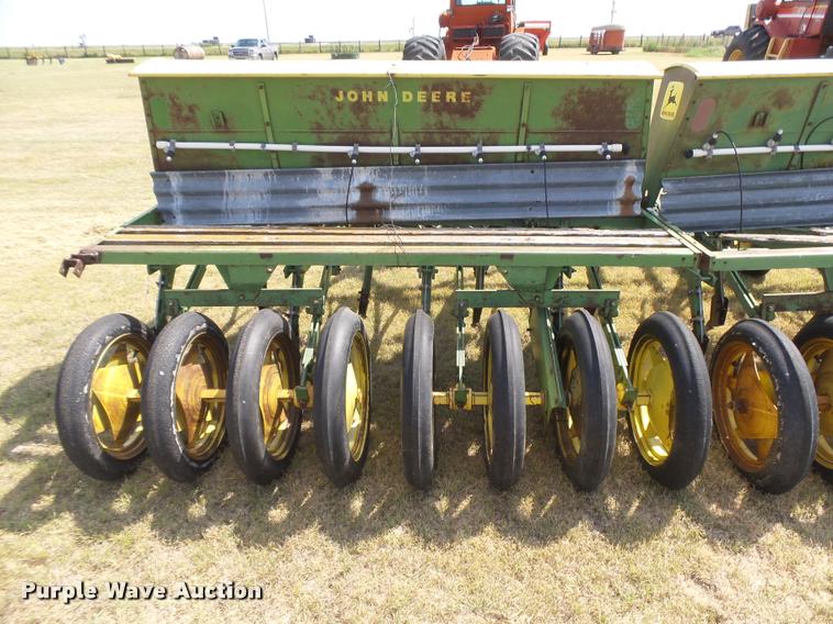 image for item DC3959 John Deere LZ hoe drill
