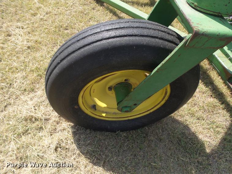 image for item DC3959 John Deere LZ hoe drill