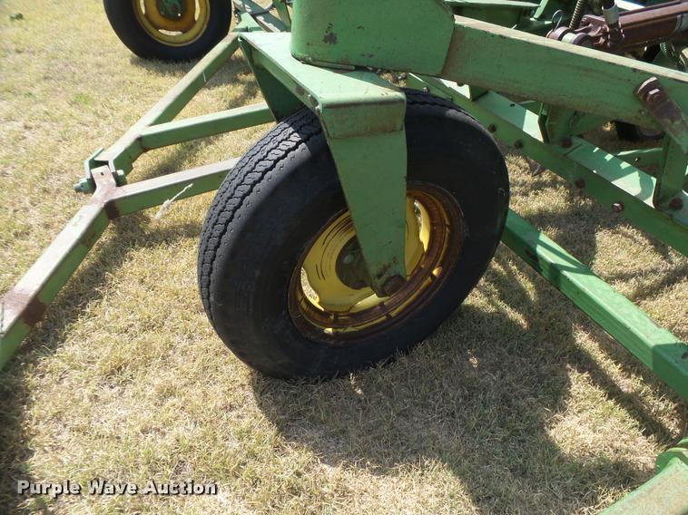 image for item DC3959 John Deere LZ hoe drill