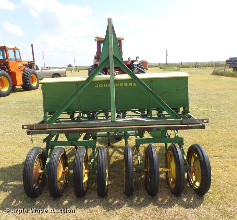 image for item DC3960 John Deere LZ hoe drill