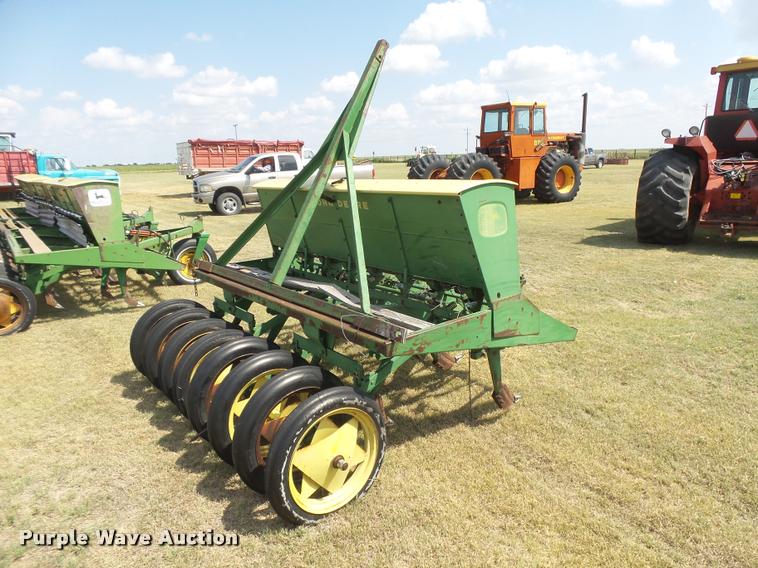 image for item DC3960 John Deere LZ hoe drill