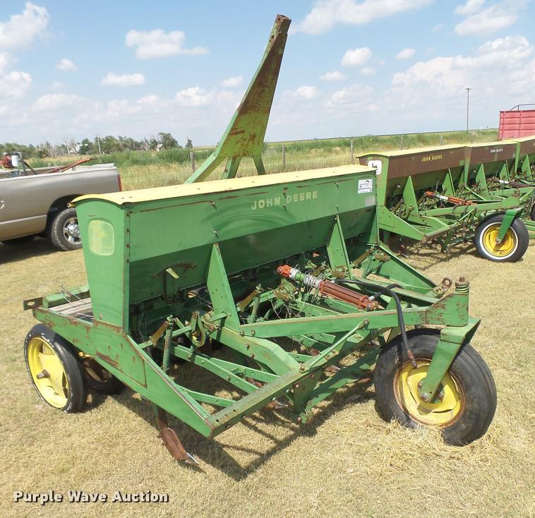 image for item DC3960 John Deere LZ hoe drill