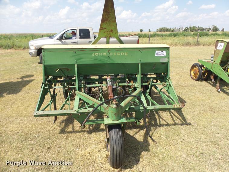image for item DC3960 John Deere LZ hoe drill