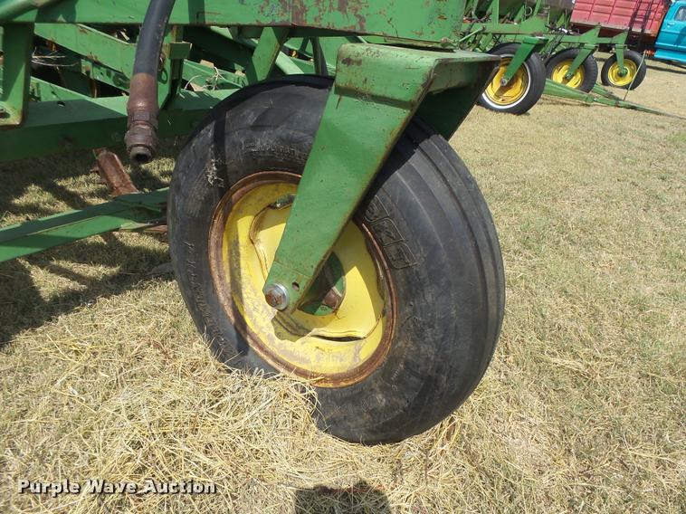 image for item DC3960 John Deere LZ hoe drill