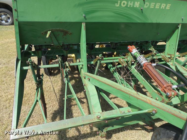 image for item DC3960 John Deere LZ hoe drill