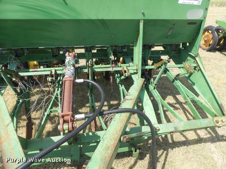image for item DC3960 John Deere LZ hoe drill