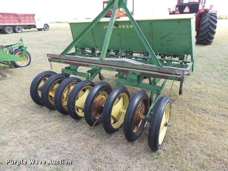 image for item DC3960 John Deere LZ hoe drill