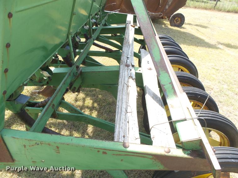 image for item DC3960 John Deere LZ hoe drill