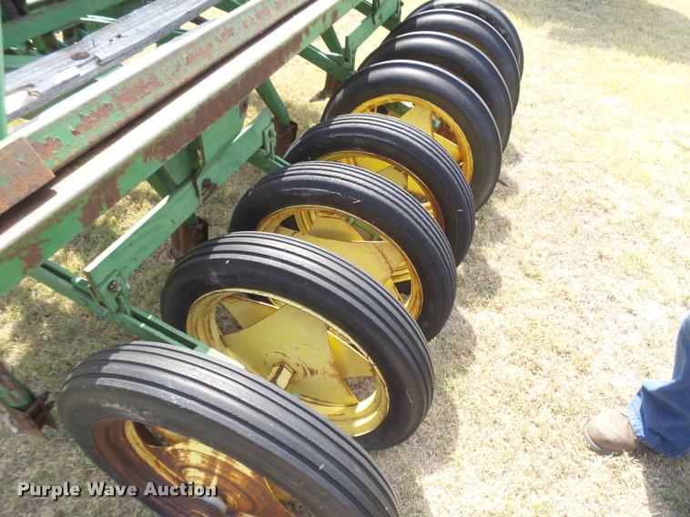 image for item DC3960 John Deere LZ hoe drill