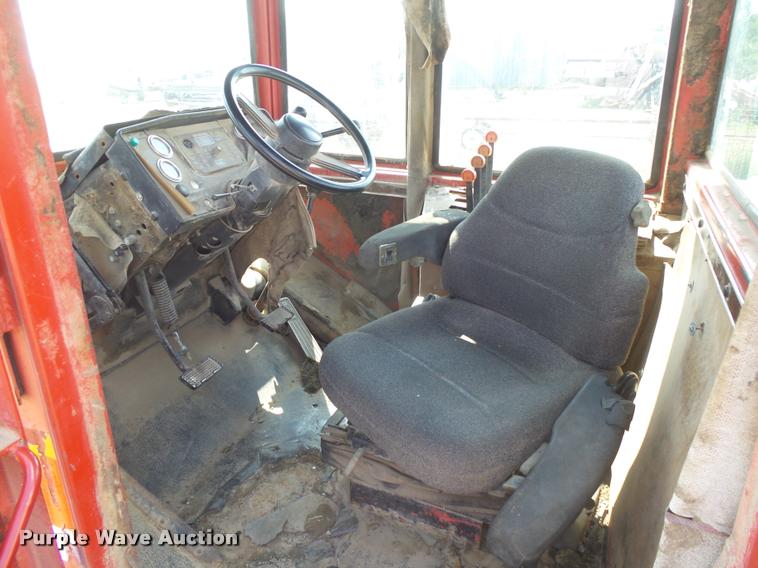 image for item DC3962 1984 Versatile 835 4WD tractor