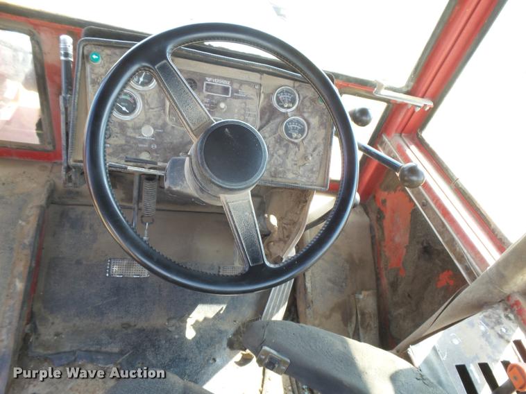 image for item DC3962 1984 Versatile 835 4WD tractor