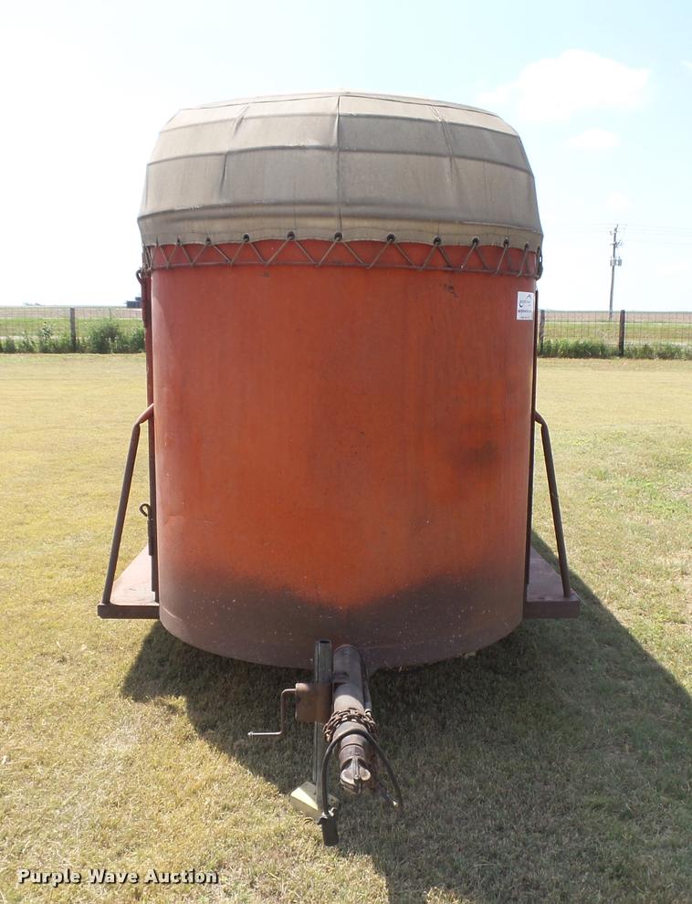 image for item DC3964 1972 Hale livestock trailer