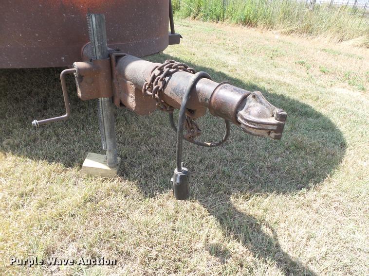 image for item DC3964 1972 Hale livestock trailer