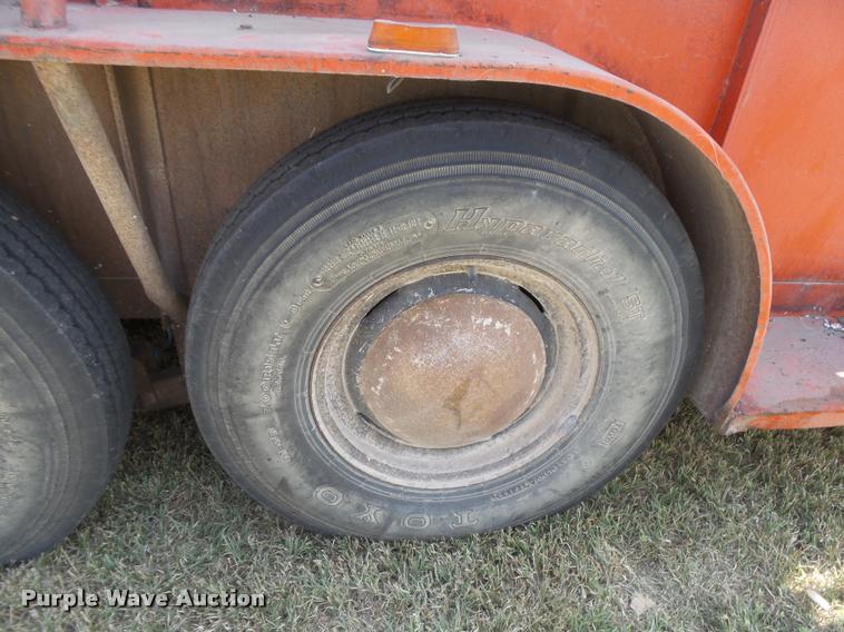 image for item DC3964 1972 Hale livestock trailer
