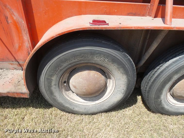 image for item DC3964 1972 Hale livestock trailer