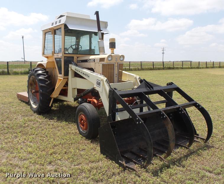 image for item DC3965 1965 Case 930 Comfort King tractor