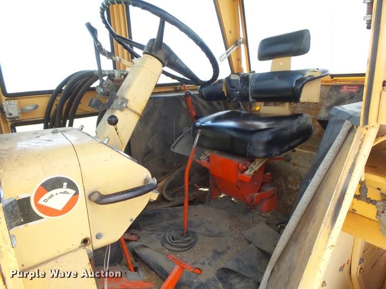 image for item DC3965 1965 Case 930 Comfort King tractor