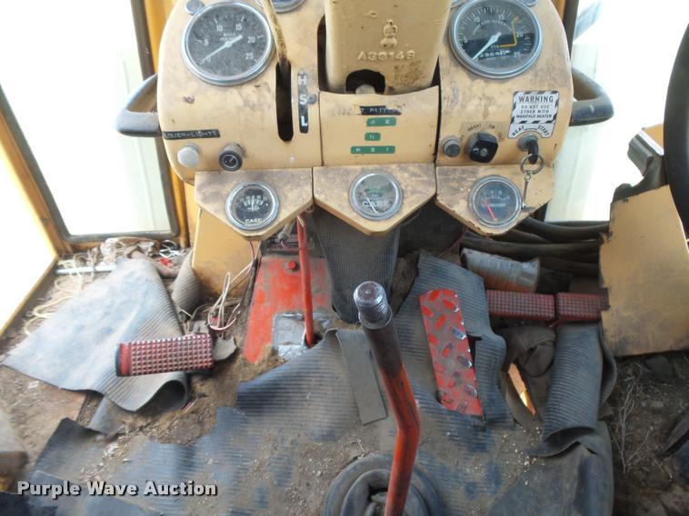 image for item DC3965 1965 Case 930 Comfort King tractor