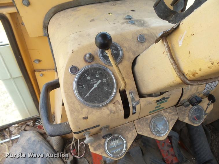 image for item DC3965 1965 Case 930 Comfort King tractor