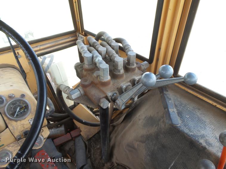 image for item DC3965 1965 Case 930 Comfort King tractor